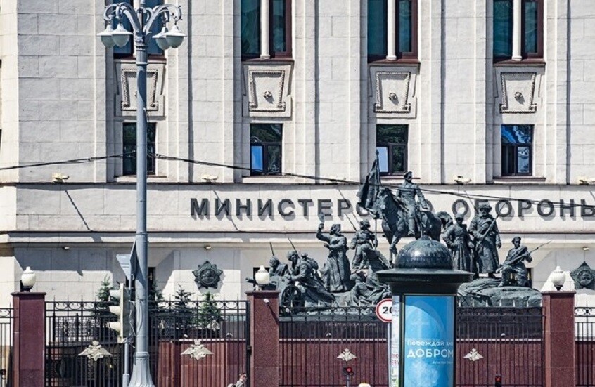 حفتر وبيلاوسوف يبحثان في موسكو توسيع التعاون العسكري وتنسيق الجهود الإقليمية