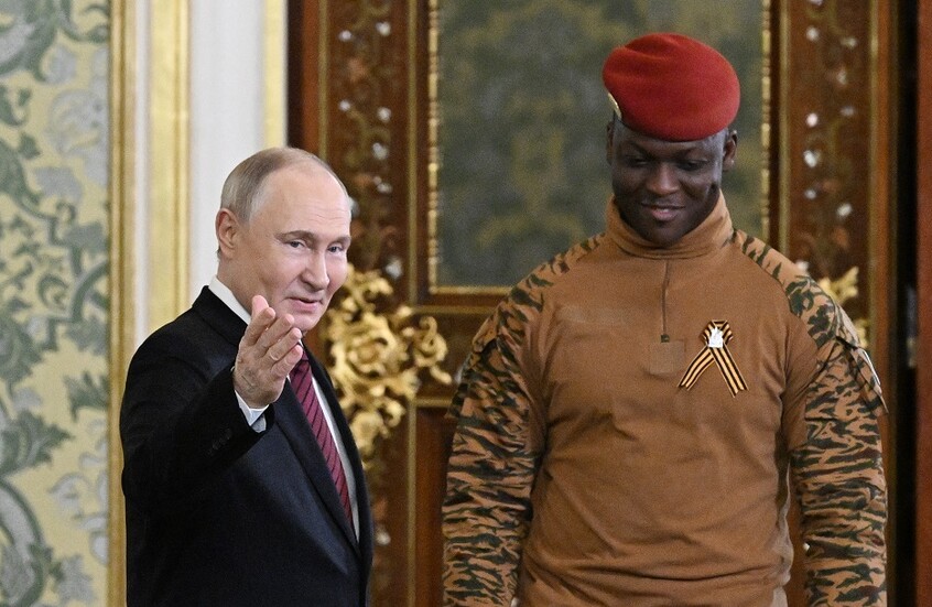 زعيم بوركينا فاسو يطلب المساعدة التكنولوجية من روسيا