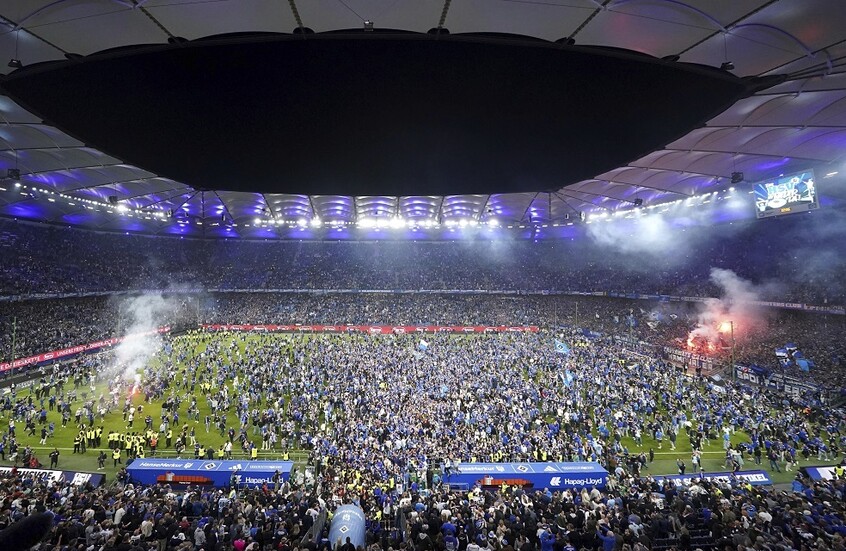 مشاجرات وفوضى عارمة خلال احتفالات فريق هامبورغ (فيديو)