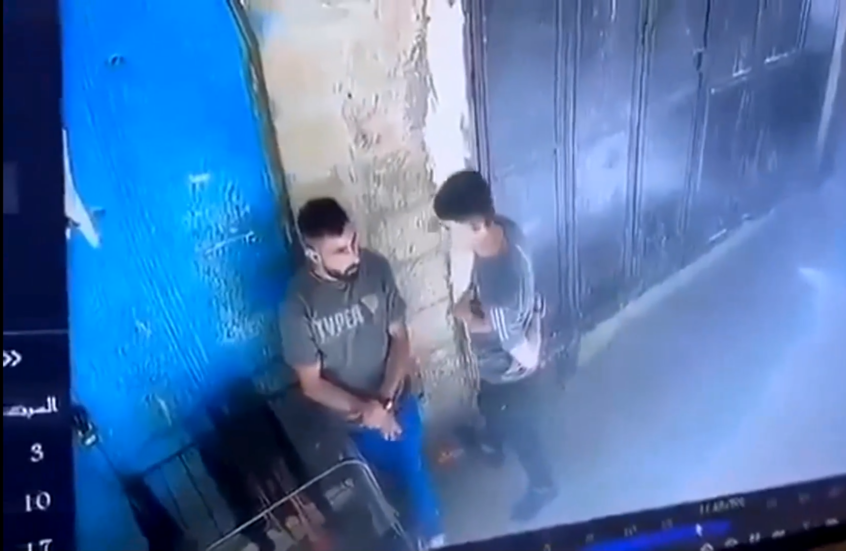 كاميرا مراقبة ترصد لحظة اغتيال شاب فلسطيني على يد المستعربين الإسرائيليين