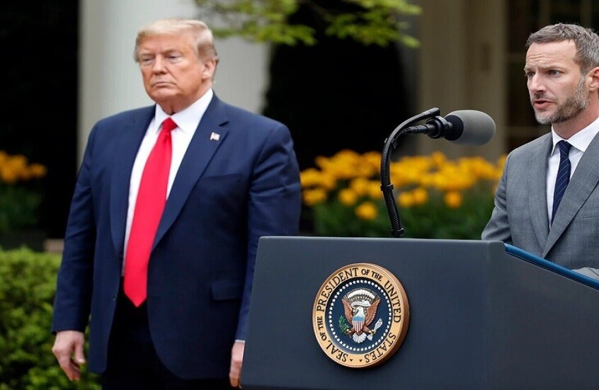 مبعوث ترامب يتوجه إلى إسرائيل برفقة والدة الأسير المزمع إطلاق سراحه اليوم من قبل "حماس"