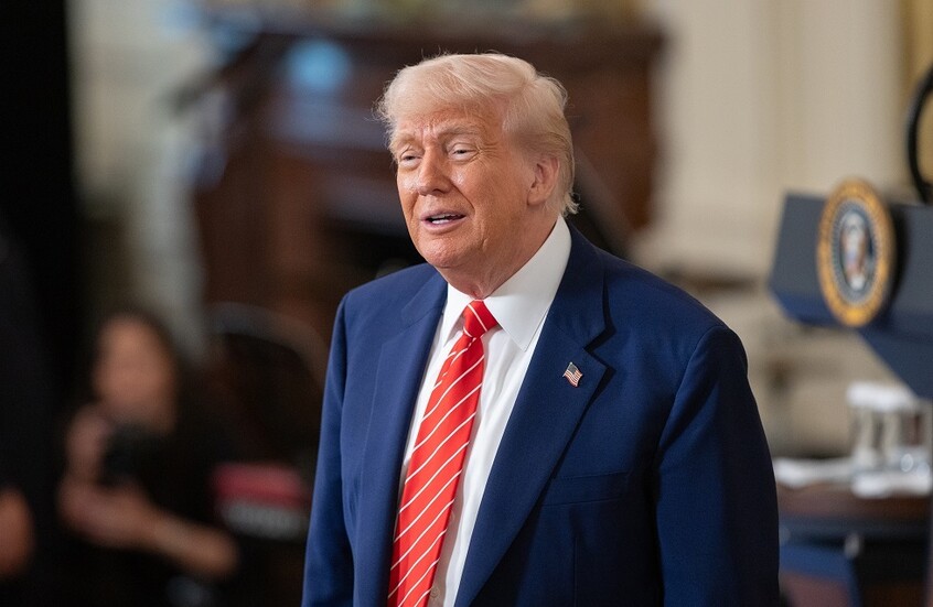 نائب أمريكي يطالب بالتحقيق في هدية لترامب من قطر