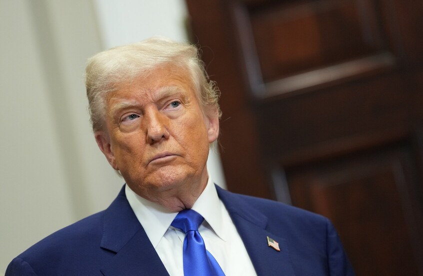 "تايمز أوف إسرائيل": ترامب يضع الأمريكيين في مقدمة أولوياته وإسرائيل تحتفل بذلك