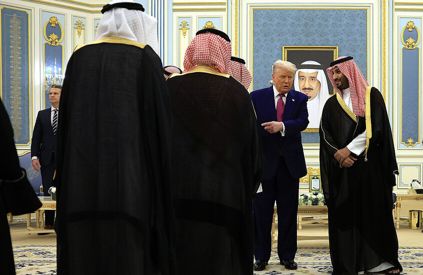 تعرف على الوفد المرافق لترامب إلى السعودية (فيديو)