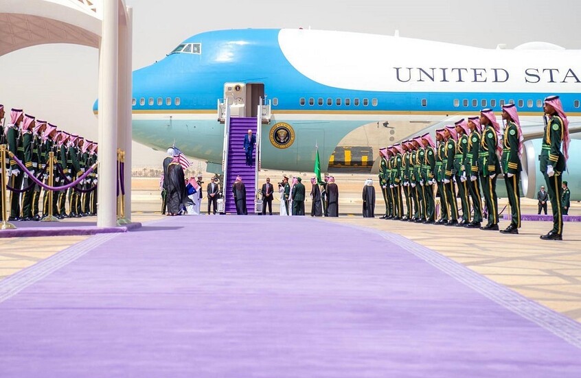 İran, Trump'ın Körfez turu sırasında askeri uyarıda bulundu