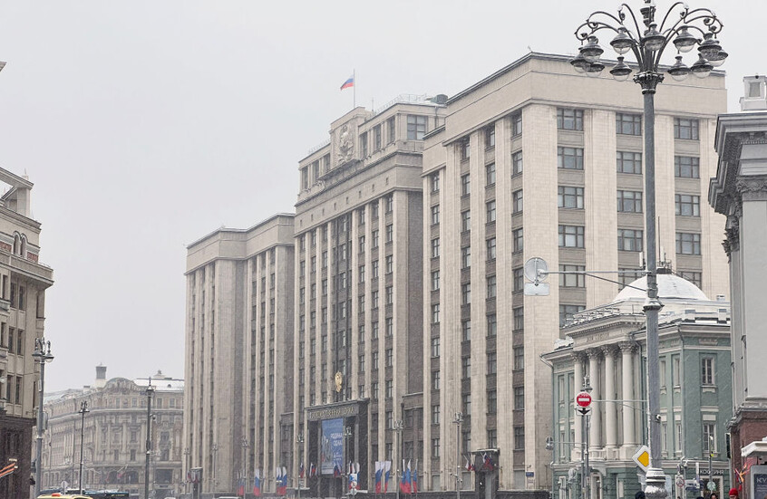 سيناتور روسي يعلق على تصريحات ماكرون حول أمن أوروبا وأوكرانيا