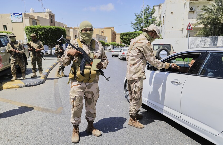 ليبيا.. فرار جماعي لسجناء محكومين بأحكام مشددة من سجن الجديدة في طرابلس بسبب اشتباكات عنيفة