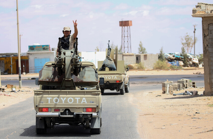 تصاعد الاشتباكات في طرابلس ودعوات لفتح ممرات آمنة للمدنيين (فيديوهات)