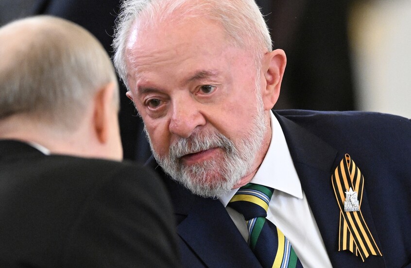 بوتين يجري اتصالا هاتفيا مع رئيس البرازيل خلال توقف طائرته في موسكو أثناء عودته من الصين