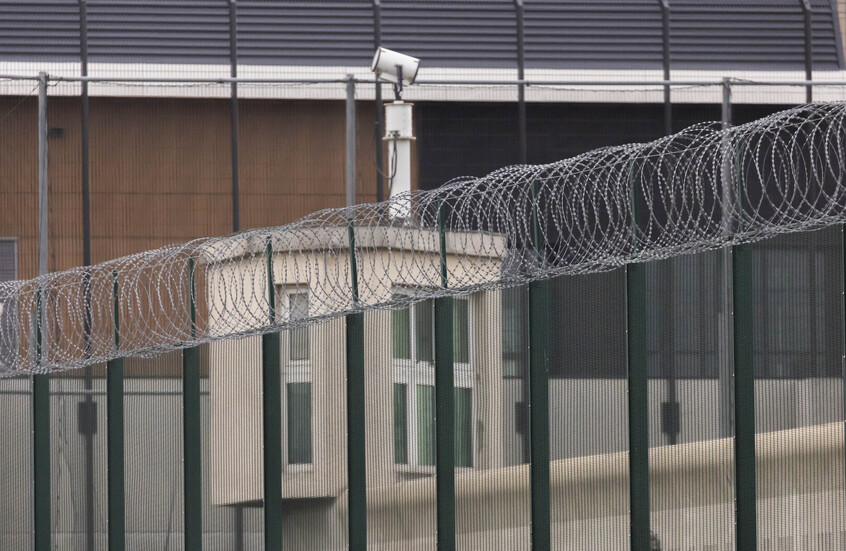 صحيفة: فرنسا تدرس نقل سجنائها إلى دول في أوروبا الشرقية