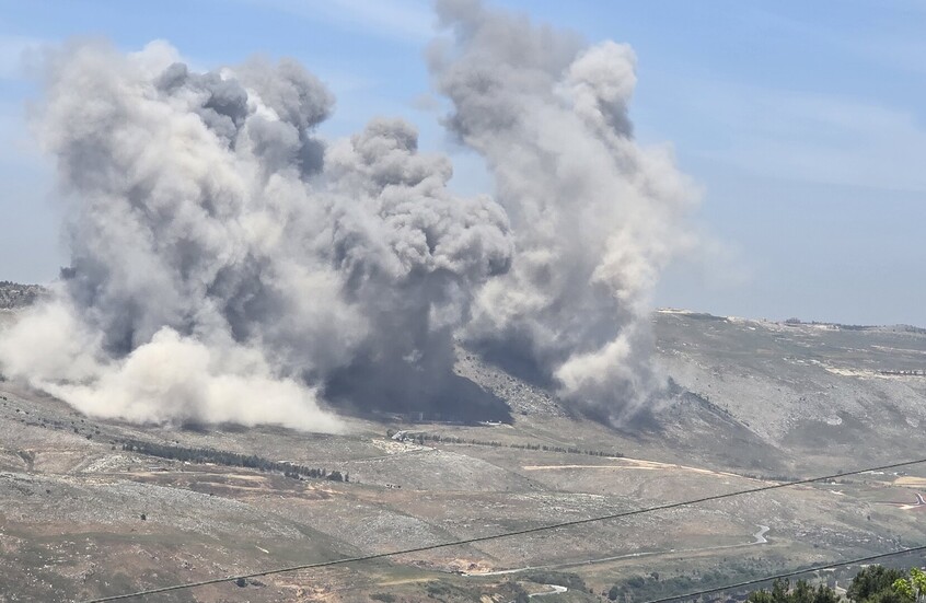 مراسلنا: غارات إسرائيلية استهدفت فجر اليوم منازل جاهزة في بلدة حولا جنوب لبنان