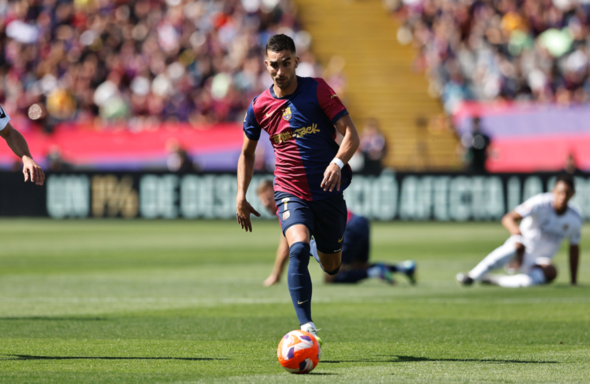 مهاجم برشلونة فيران توريس يخضع لعملية جراحية ويغيب عن باقي الموسم