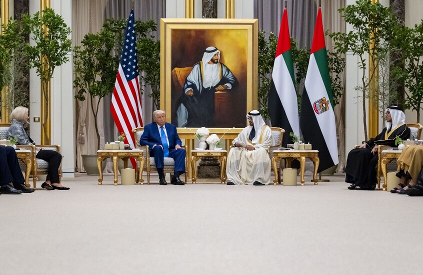 الرئيسان الإماراتي والأمريكي يبحثان العلاقات الإستراتيجية بين البلدين والتطورات الإقليمية