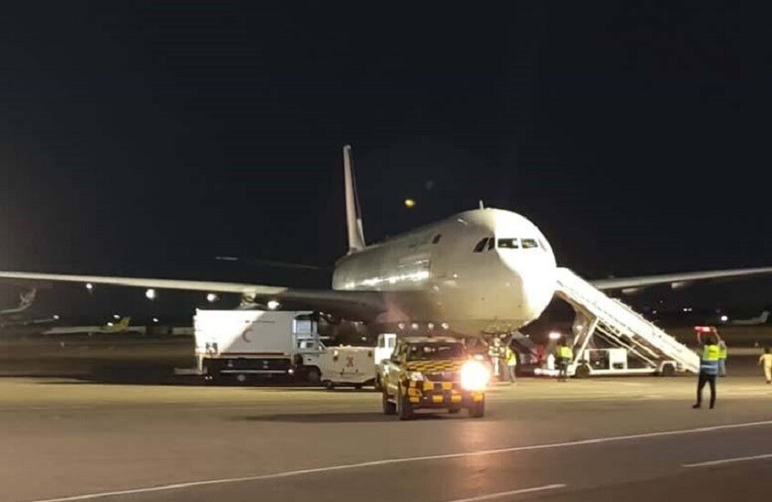 ليبيا.. عودة الملاحة الجوية إلى مطار معيتيقة في طرابلس بعد توقف بسبب الاشتباكات