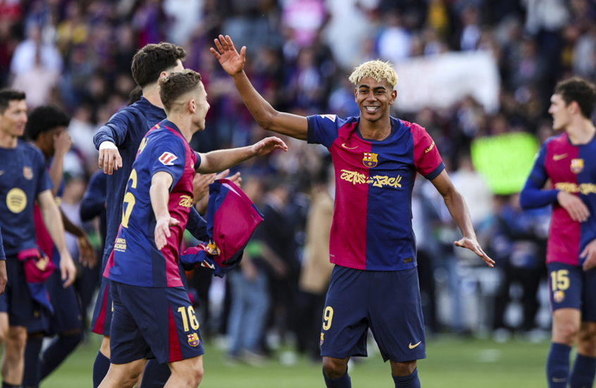 برشلونة يجتاز إسبانيول ويتوج بلقب "الليغا" للمرة الـ28 في تاريخه