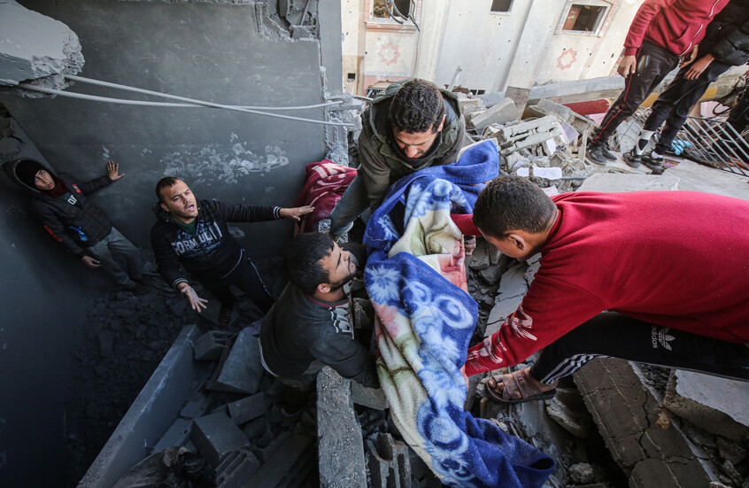 مقتل أكثر من 100 شخص في قصف إسرائيلي شمال قطاع غزة (فيديو)