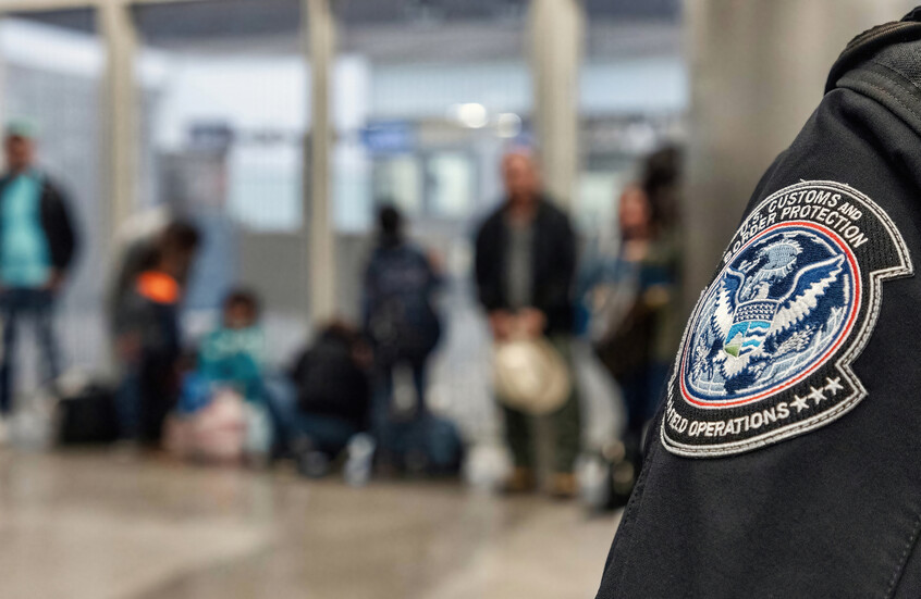 إدارة ترامب تطلب 20 ألف جندي لدعم تنفيذ حملات الترحيل الجماعي