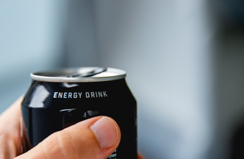 دراسة تحذيرية.. مكون شائع في مشروبات الطاقة قد يغذي السرطان