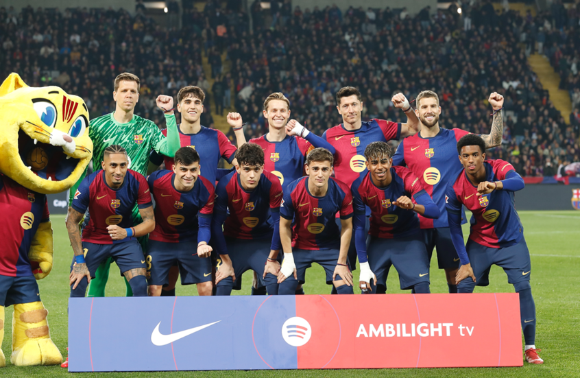 بعد موسم استثنائي.. برشلونة يدرس خوض مباراة ودية في دولة عربية