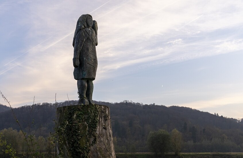 الشرطة تحقق في اختفاء تمثال ميلانيا ترامب بمسقط رأسها في سلوفينيا (صور)