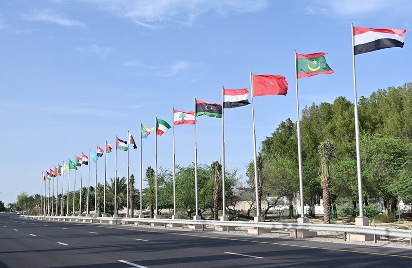 صورة تجمع رؤساء الوفود المشاركة بالقمة العربية في بغداد