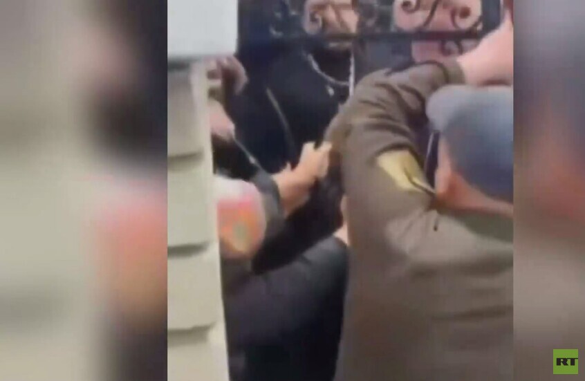 أنصار الكنيسة الأرثوذكسية المنشقة بأوكرانيا يستحوذون على "كنيسة ميلاد السيدة مريم العذراء"