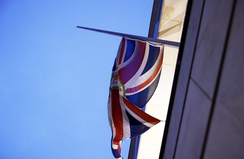 السفير الروسي في بريطانيا: حان الوقت لتقرر لندن ما إذا كانت تريد البقاء طرفا في الحرب