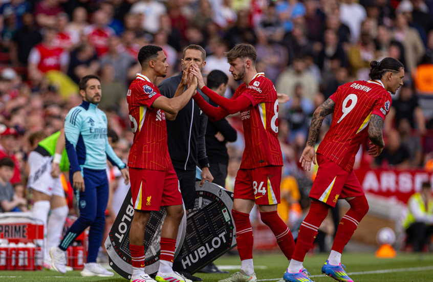 أول قرار لإدارة ليفربول بعد إعلان أرنولد رحيله عن الفريق