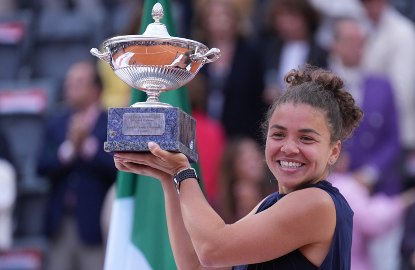 إنجاز تاريخي لإيطاليا .. باوليني تضع اسمها في كتب التاريخ بعد تتويجها ببطولة روما