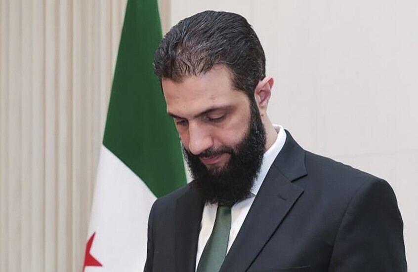 سوريا.. تداول فيديو للرئيس أحمد الشرع يتجول بسيارته في شوارع الشعلان بالعاصمة دمشق