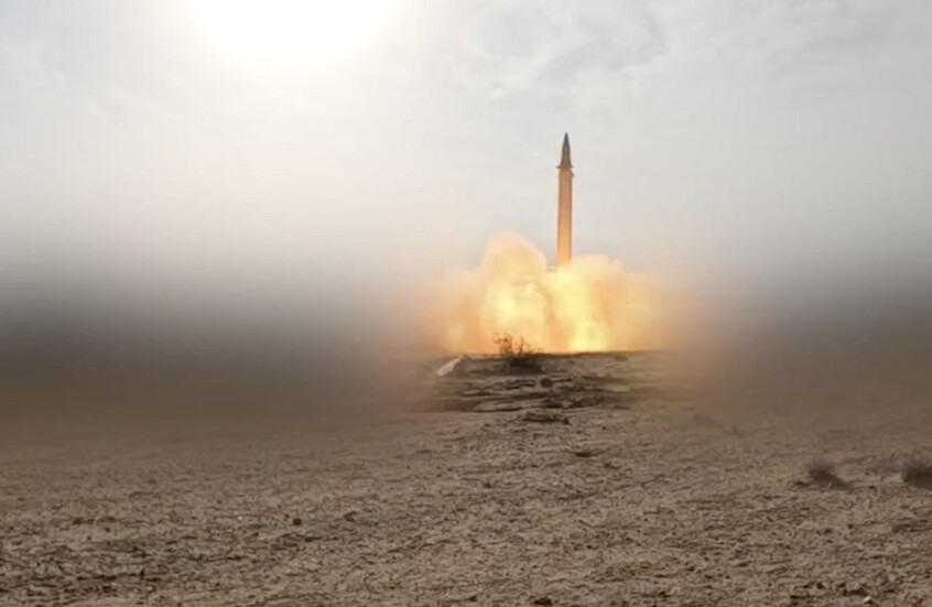 الحوثيون يعلنون استهداف مطار بن غوريون بصاروخين باليستيين وطائرة مسيرة