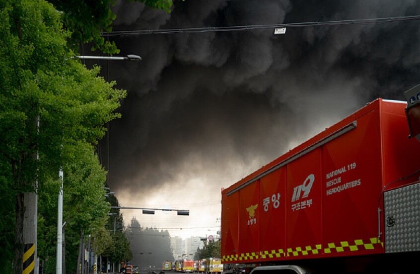 كوريا الجنوبية: السيطرة على 80% من حريق مصنع للإطارات والدفع بمئات الأفراد والآليات