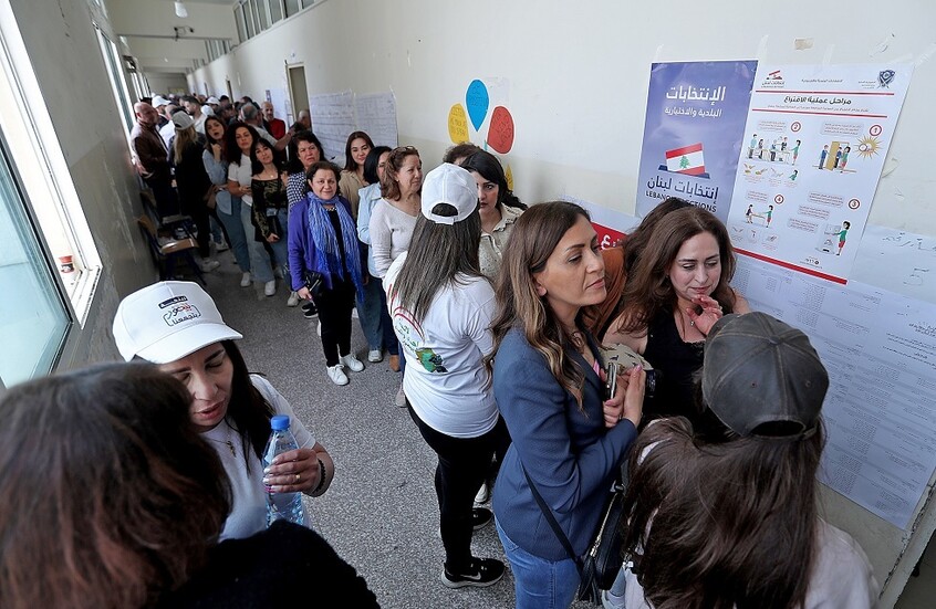 لبنان.. رئيس الحكومة يتابع الانتخابات البلدية من غرفة العمليات ويدعو للمشاركة الكثيفة في التصويت