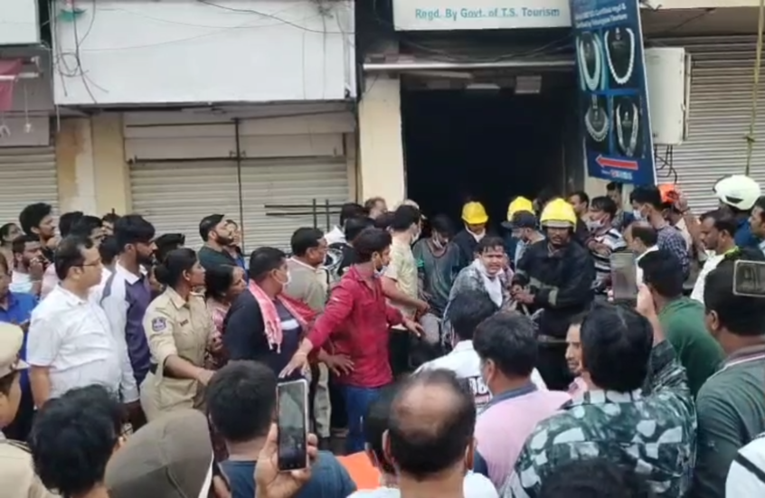 الهند.. مصرع 17 شخصا بينهم 8 أطفال في حريق بمبنى في جنوبي البلاد (صور + فيديو)