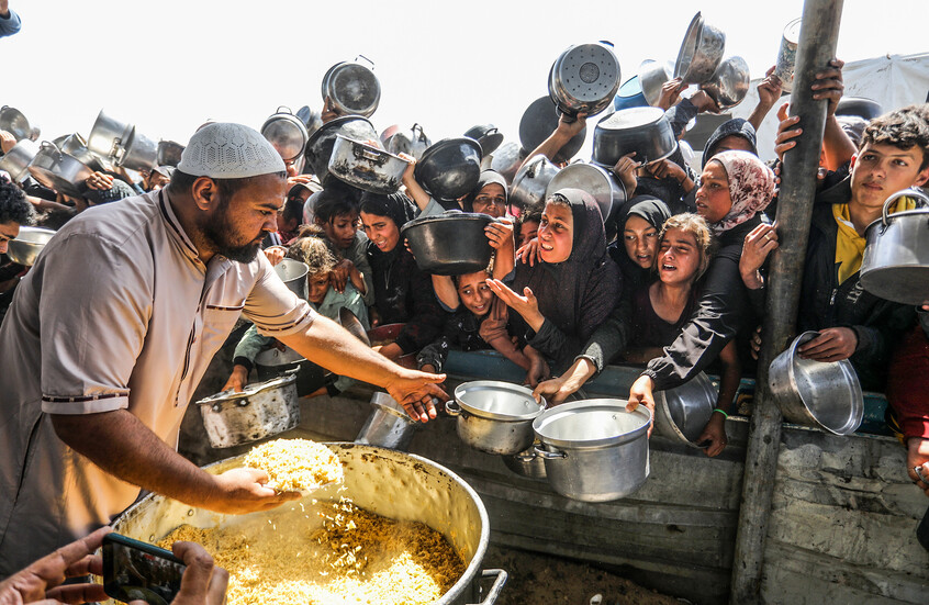 وسائل إعلام: إسرائيل قررت استئناف إدخال المساعدات لغزة