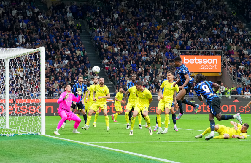 إنتر يتعثر أمام لاتسيو ويفوت فرصة انتزاع صدارة الكالتشيو من نابولي