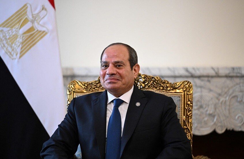 مصر.. السيسي يتصل بفنان شهير للاطمئنان عن صحته بعد إشاعة وفاته