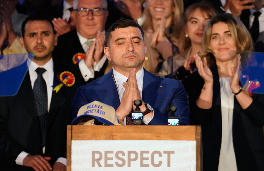 انتخابات رومانيا.. مرشح المعارضة يعترف بهزيمته ويهنئ منافسه بالفوز