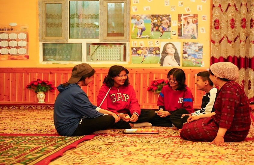 عدد الأصدقاء أم نوعيتهم؟.. ما الذي يحقق لنا السعادة في التواصل الاجتماعي؟