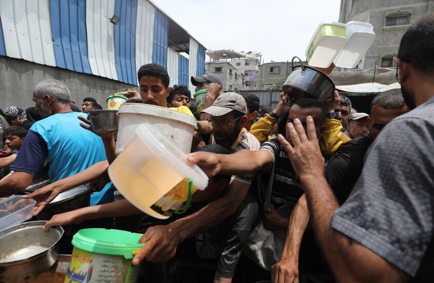 9 شاحنات مساعدات ستدخل غزة في الساعات المقبلة