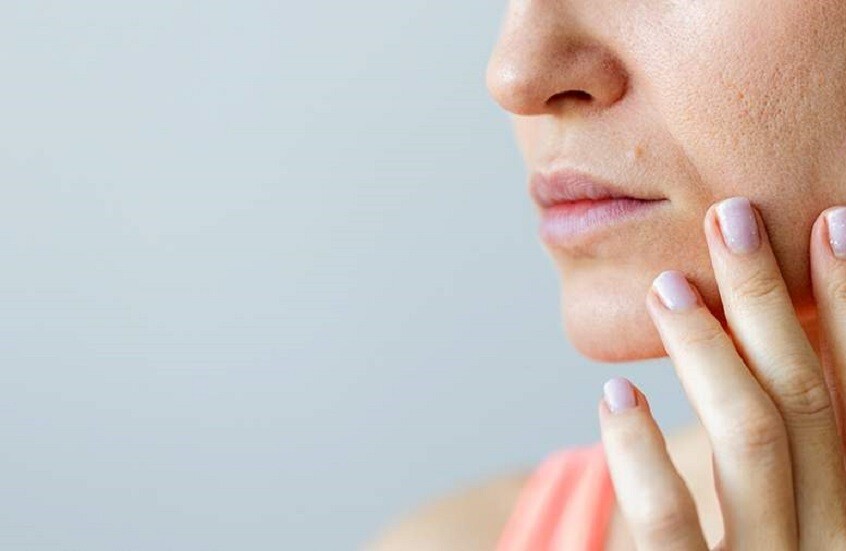 أسباب جفاف الشفاه