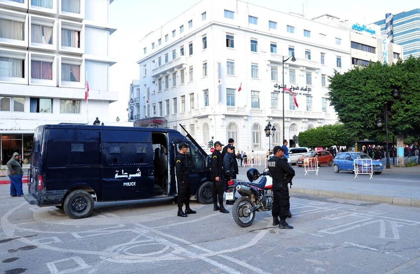 ضحاياه رجال أعمال وأطباء ومديرون.. القضاء التونسي يحتفظ بـ"الشبح" على ذمة التحقيق (صور + فيديو)