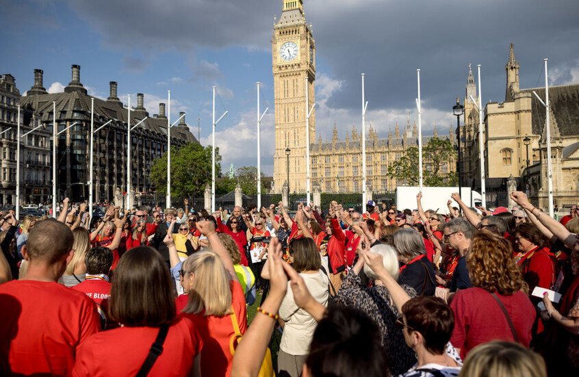 بعد فضيحة دامت عقودا.. بريطانيا تطلق حملة للكشف عن ضحايا "الدم الملوث"