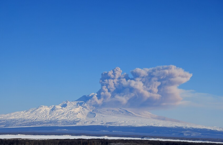 روسيا ترصد ثوران بركان شيفيلوتش من الفضاء