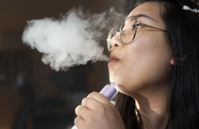 تفوق علكة النيكوتين.. سجائر إلكترونية تهدد غير المدخنين بالإدمان الشديد