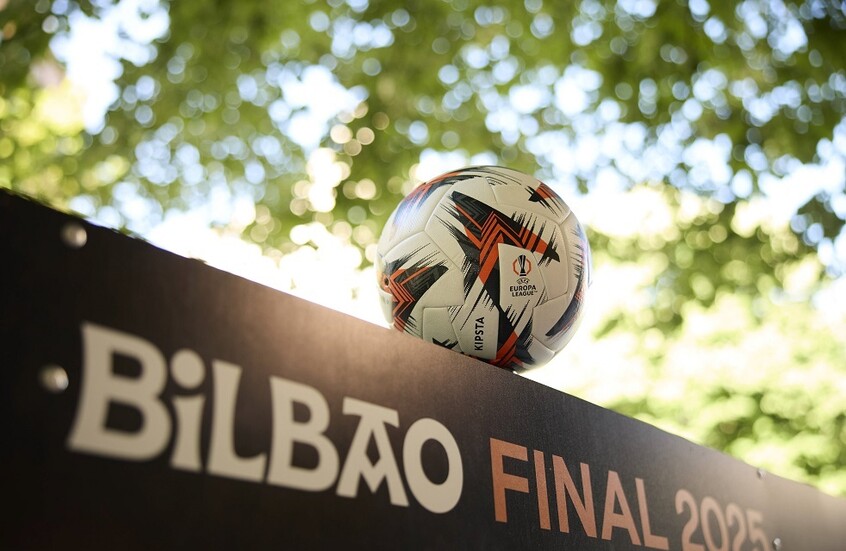 "يويفا" يحذر المشجعين من تذاكر السوق السوداء لنهائيات بطولات أوروبا للأندية