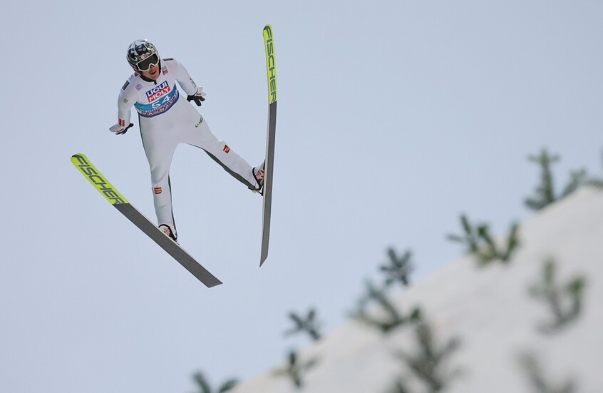 بطل أولمبي يعتزل بسبب فضيحة التلاعب بملابسه