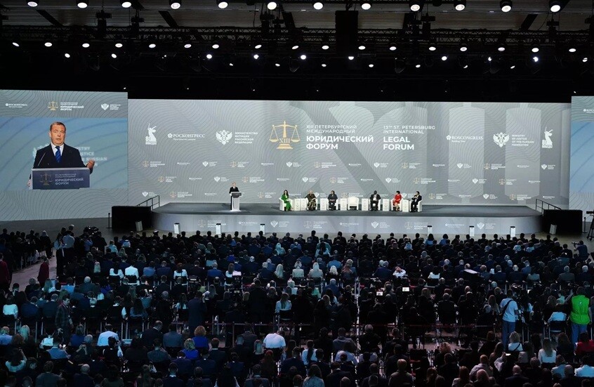 مدفيديف يدعو أوروبا إلى "تذكر" أحداث الحرب العالمية الثانية لمنع تكرارها بـ"شكل أقسى"