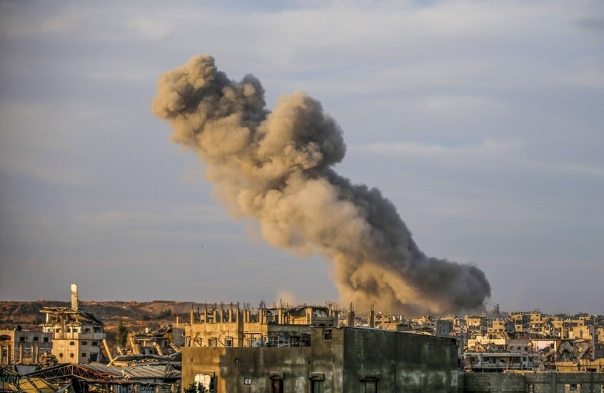 مراسلنا: 42 قتيلا في غارات إسرائيلية مكثفة على غزة خلال ساعات الليل