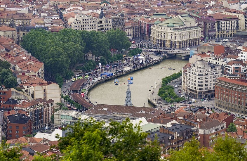 اشتباكات عنيفة في شوارع بيلباو قبل نهائي الدوري الأوروبي (فيديو)